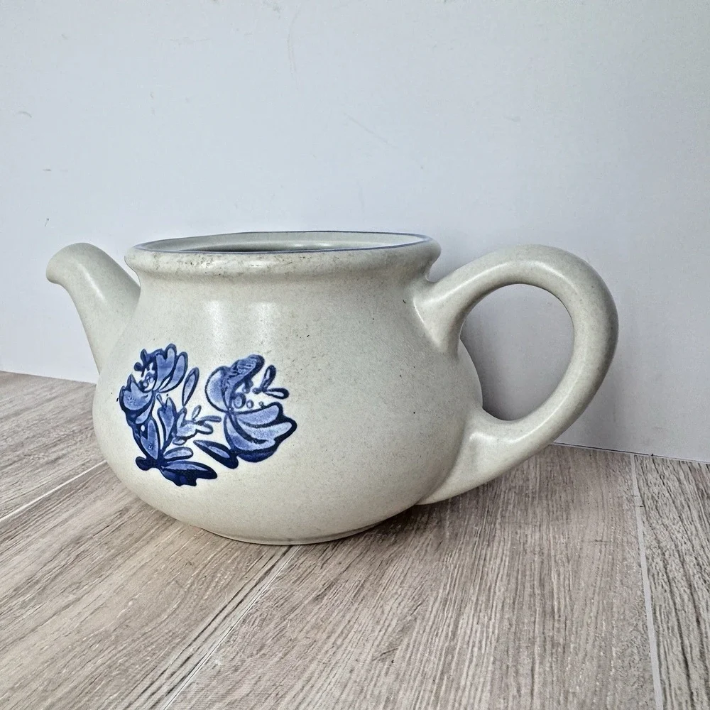 Pfaltzgraff Yorktowne Teapot Blue Floral Stoneware Small Vintage‎ USA Farmhouse